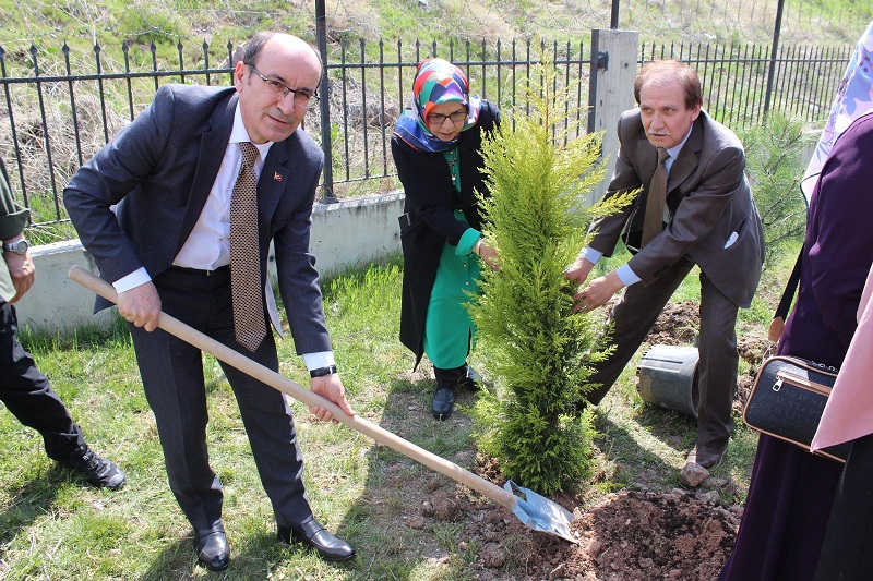 Alaeddin Özdenören İHO bahçesinde Düzenlenen Fidan Dikme Programı