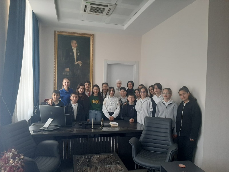 Mevlana Ortaokulu Öğrencilerinin Hükümet Konağı Ziyareti